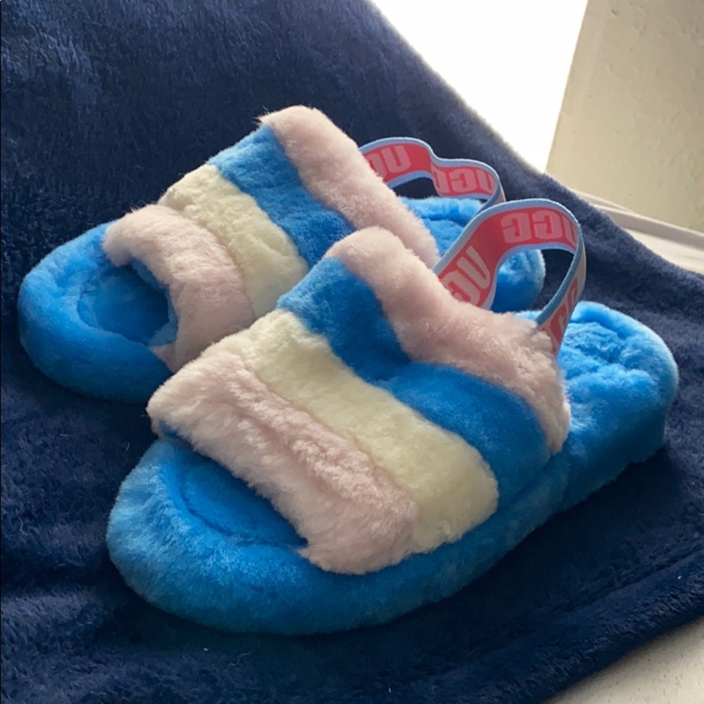 Sz 10. Ladies UGG slides